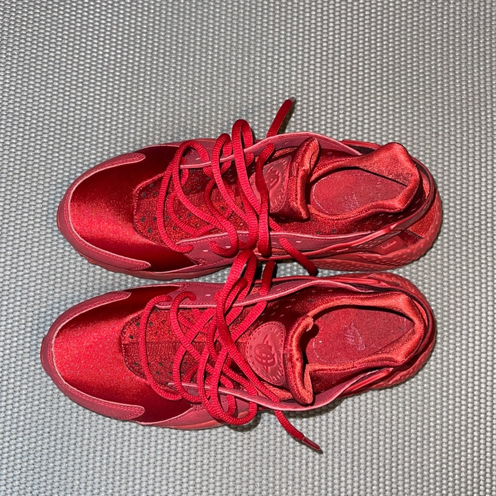 Red WMNS AIR HUARACHE RUN